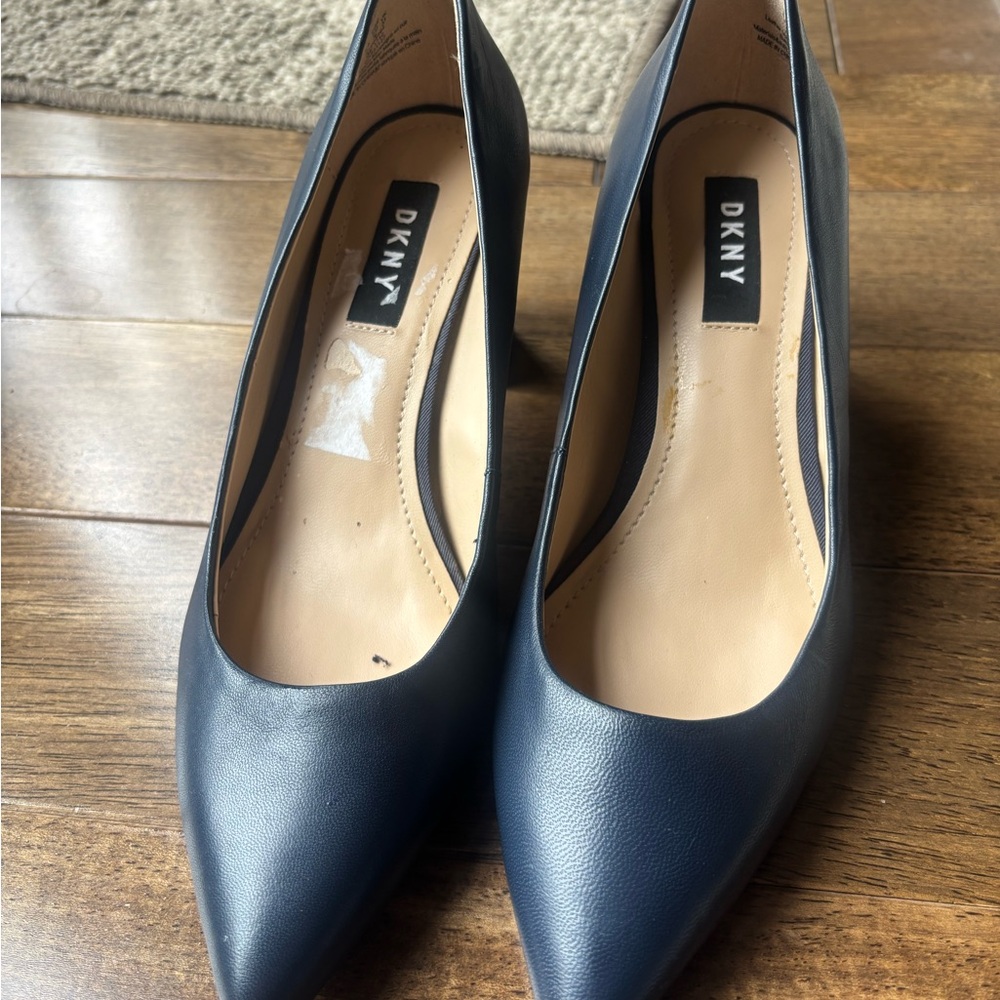 DKNY Women's navy pumps